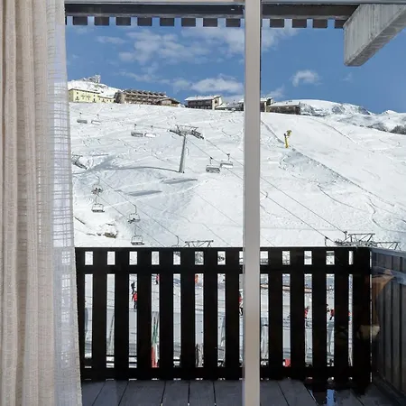 Hellochalet - The View - To Door With Matterhorn View