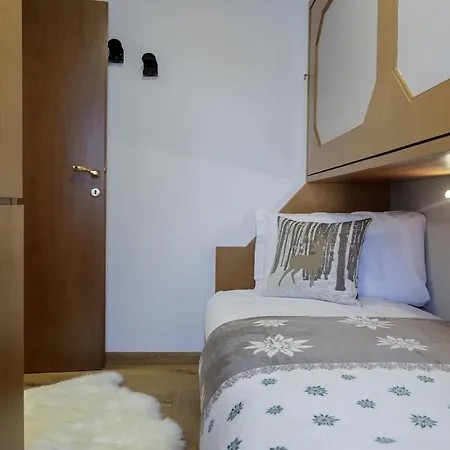 Hellochalet - The View - To Door With Matterhorn View